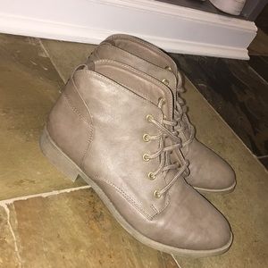 Candies lace up booties 8 1/2